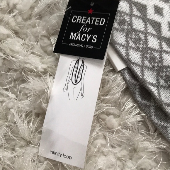 NWT scarf from Calvin Klein - Picture 3 of 5